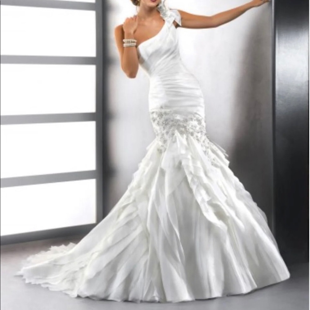 Wedding dress